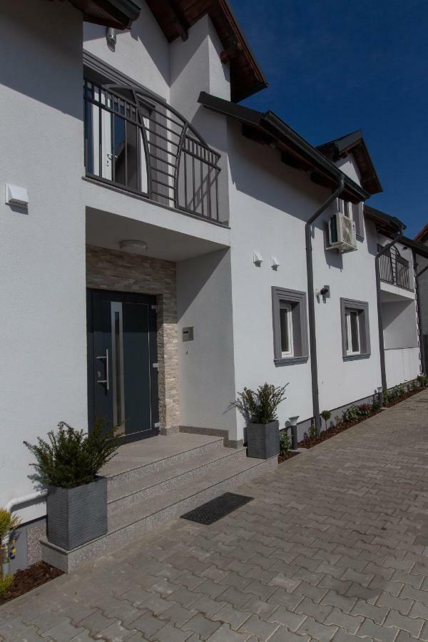 Apartament Saguna Sinnicolau Mare Exterior photo